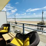 Spacieux Idealement Situe Sur Le Remblai Des Sables Dolonne * Les Sables-dʼOlonne