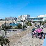 Spacieux Idealement Situe Sur Le Remblai Des Sables Dolonne Les Sables-dʼOlonne