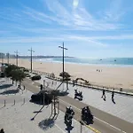 Spacieux Idealement Situe Sur Le Remblai Des Sables Dolonne 아파트 *