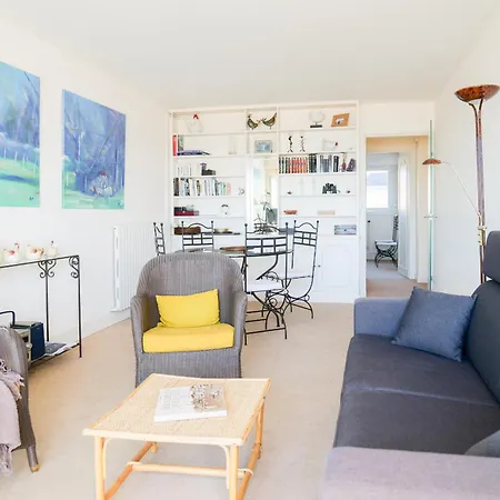 Spacieux Idealement Situe Sur Le Remblai Des Sables Dolonne * Les Sables-dʼOlonne