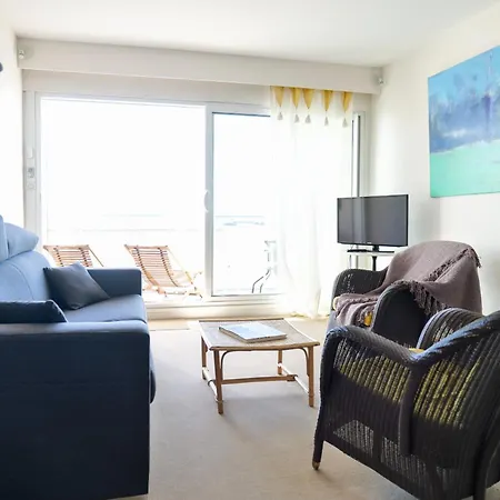 Spacieux Idealement Situe Sur Le Remblai Des Sables Dolonne *